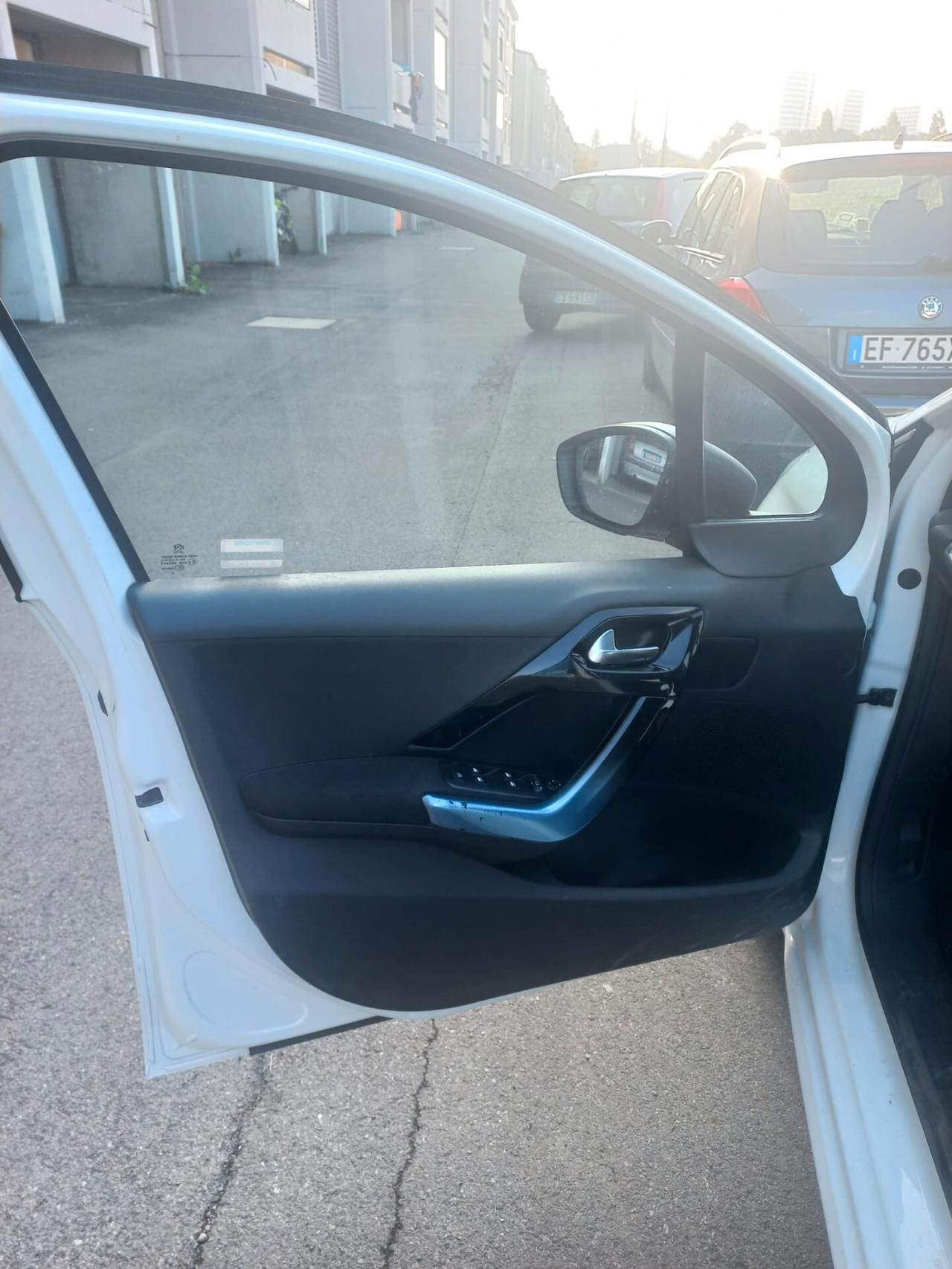 Peugeot 208 1.2 VTi 82 CV 5 porte Active