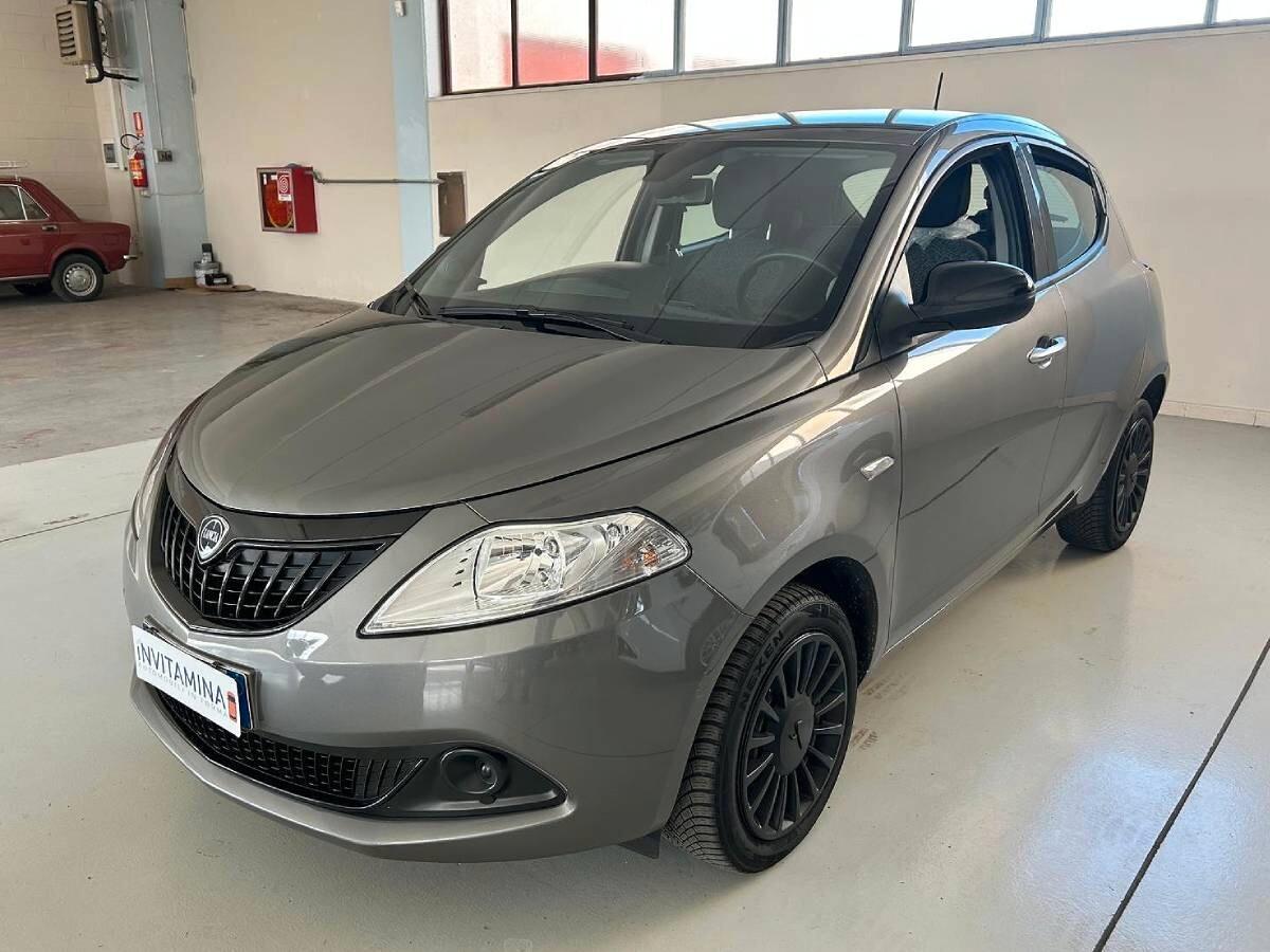 Lancia Ypsilon 1.0 FireFly 5 porte S&S Hybrid Silver
