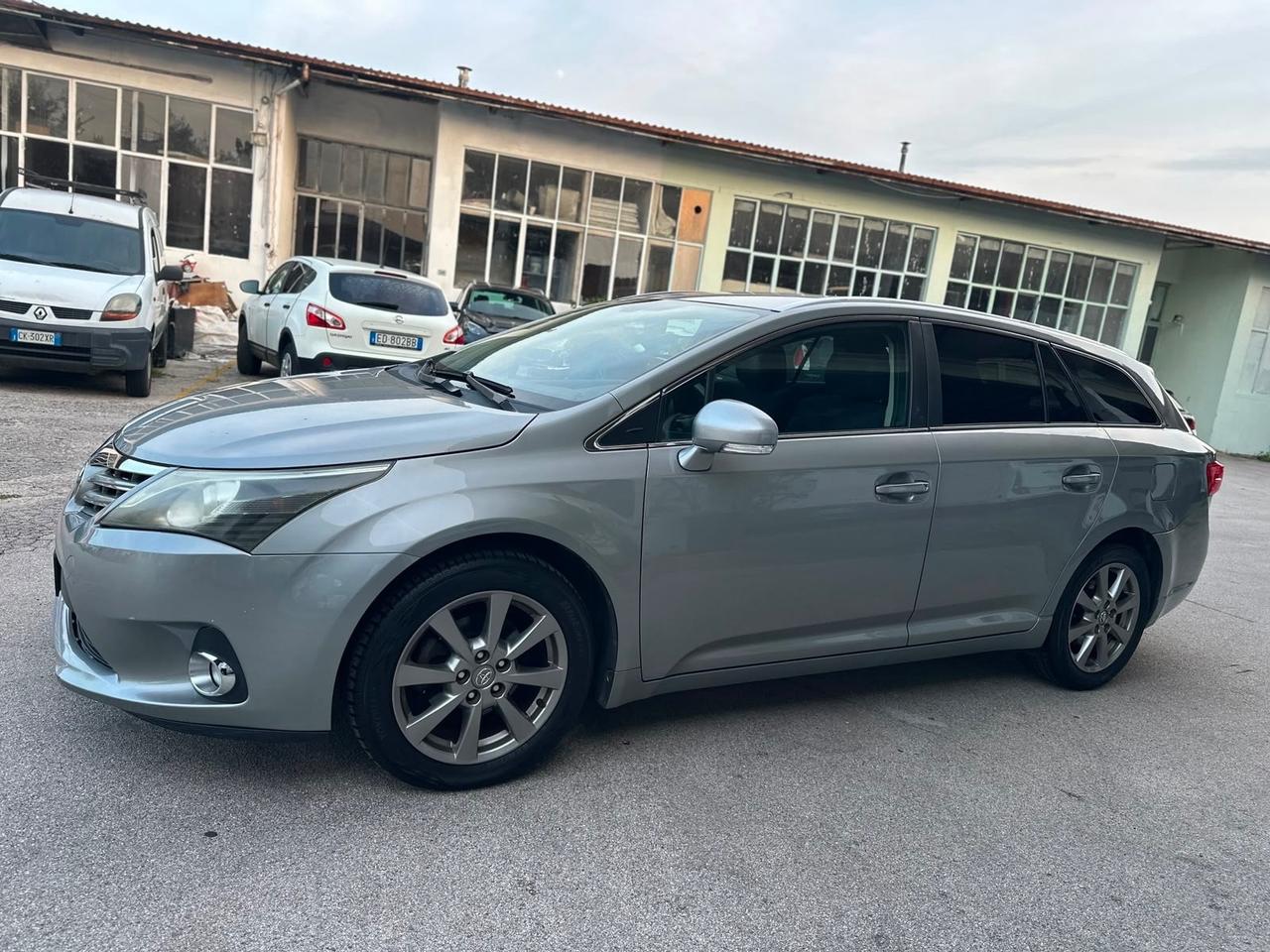 Toyota Avensis 2.2 D-4D Wagon Lounge