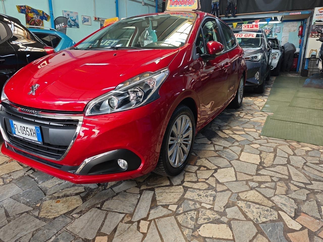 Peugeot 208 BlueHDi 75 5 porte Allure