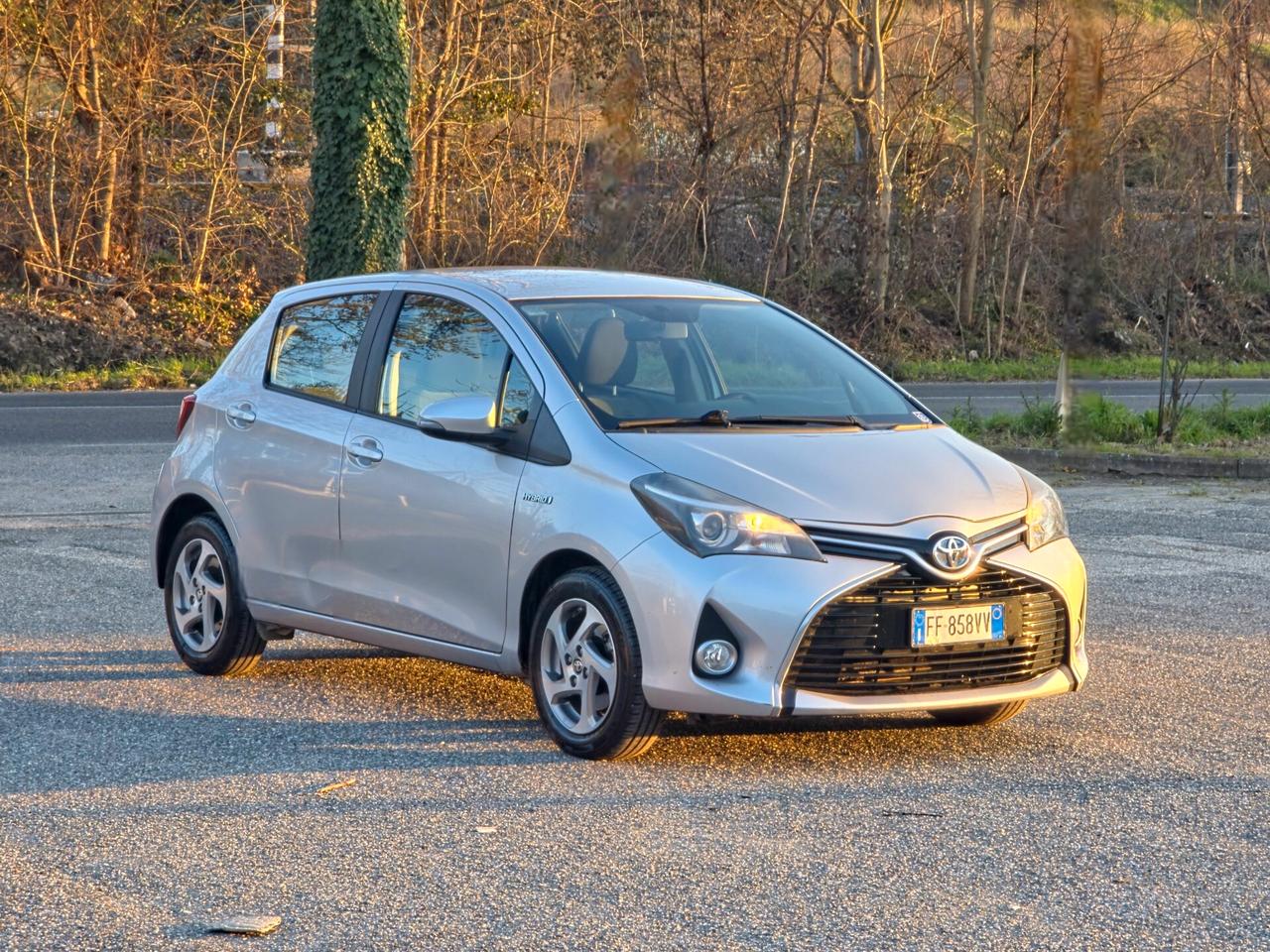 Toyota Yaris 1.5 Hybrid 5 porte Business 2016-E6B Automatico NEO