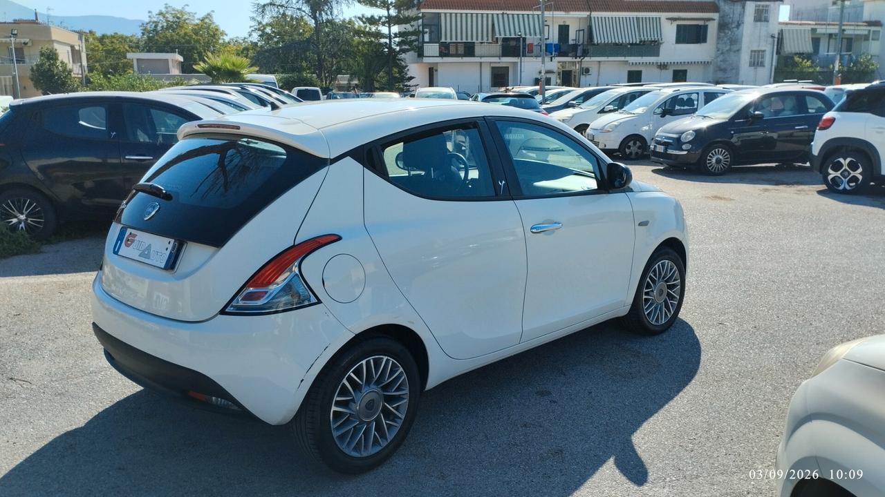 Lancia Ypsilon 1.2 69 CV 5 porte S&S Silver GPL