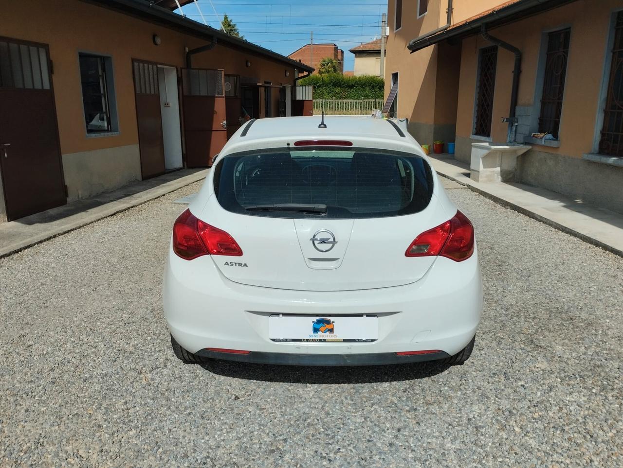 Opel Astra 1.4 100CV 5 porte Cosmo