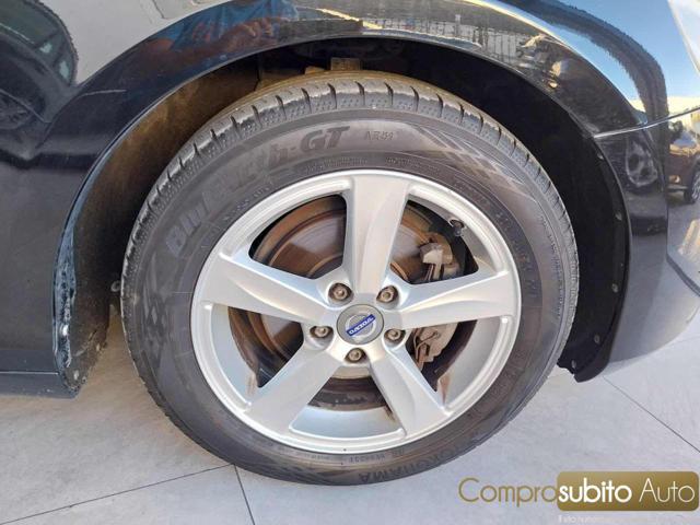 VOLVO V40 D2 1.6 Momentum