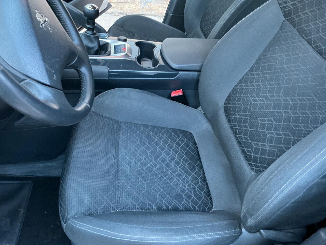 Peugeot 3008 1.6 HDi 115CV Allure