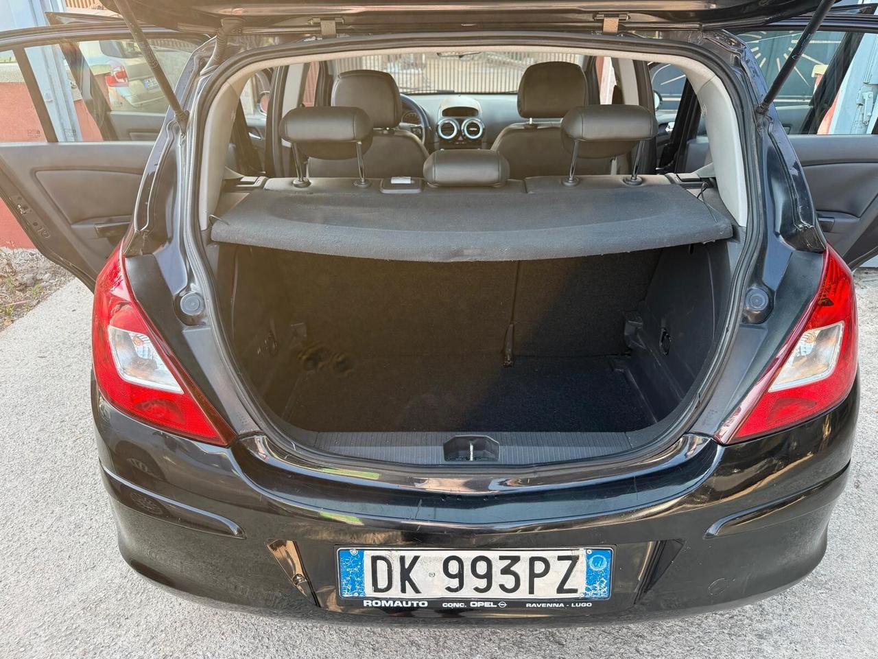 Opel Corsa 1.2 5 porte Club