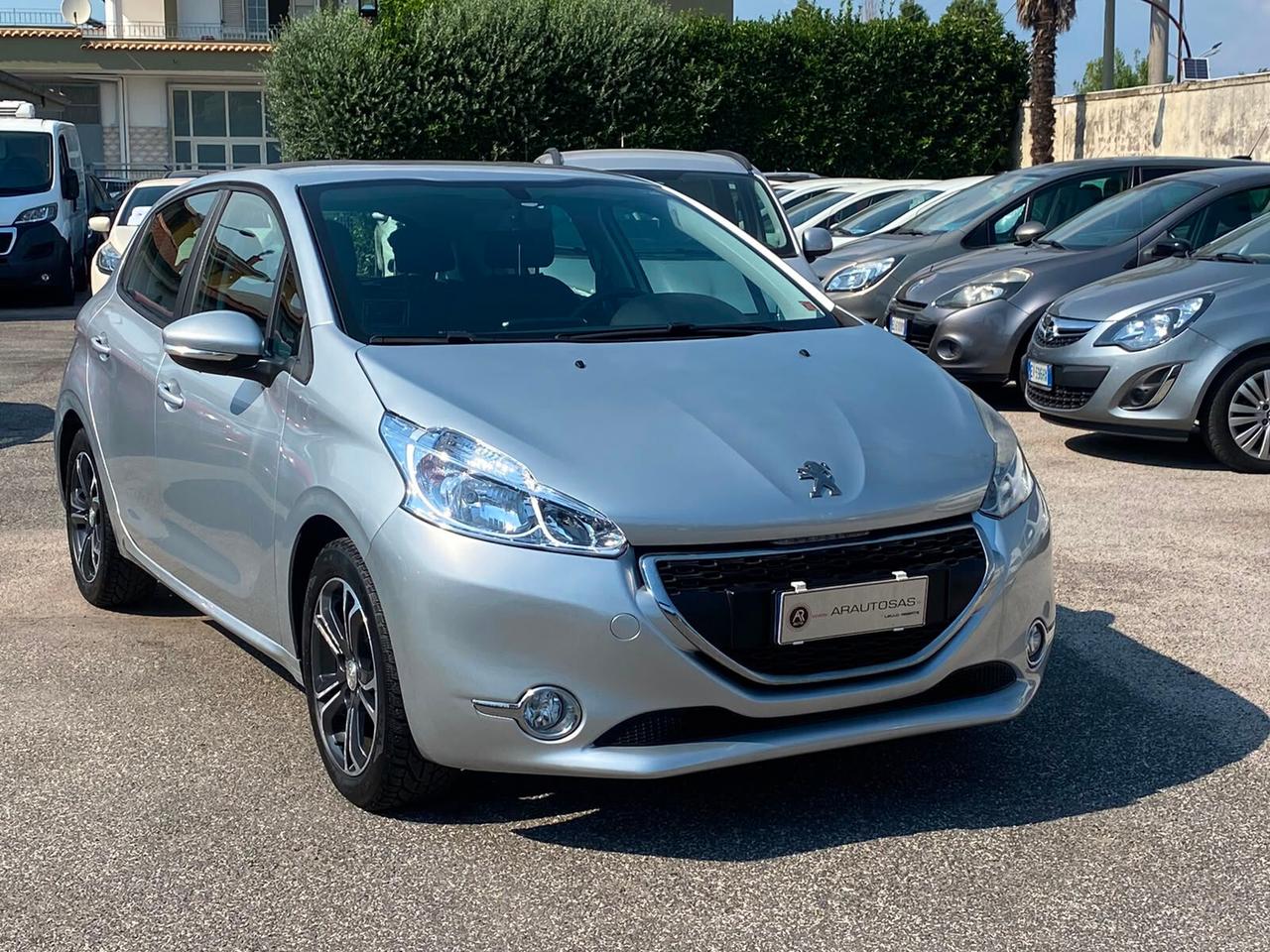 Peugeot 208 1.4 HDi 68 CV 5 porte Allure