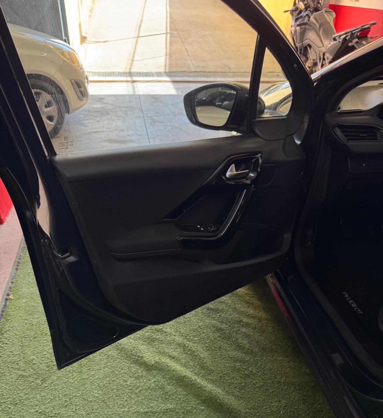 Peugeot 208 5 porte Access 110000 CHILOMETRI