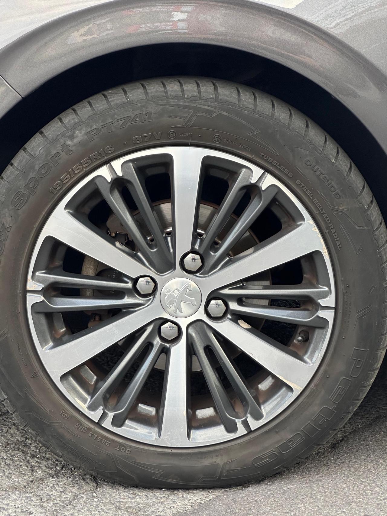 Peugeot 208 1.6 Blue-Hdi 75CV ALLURE