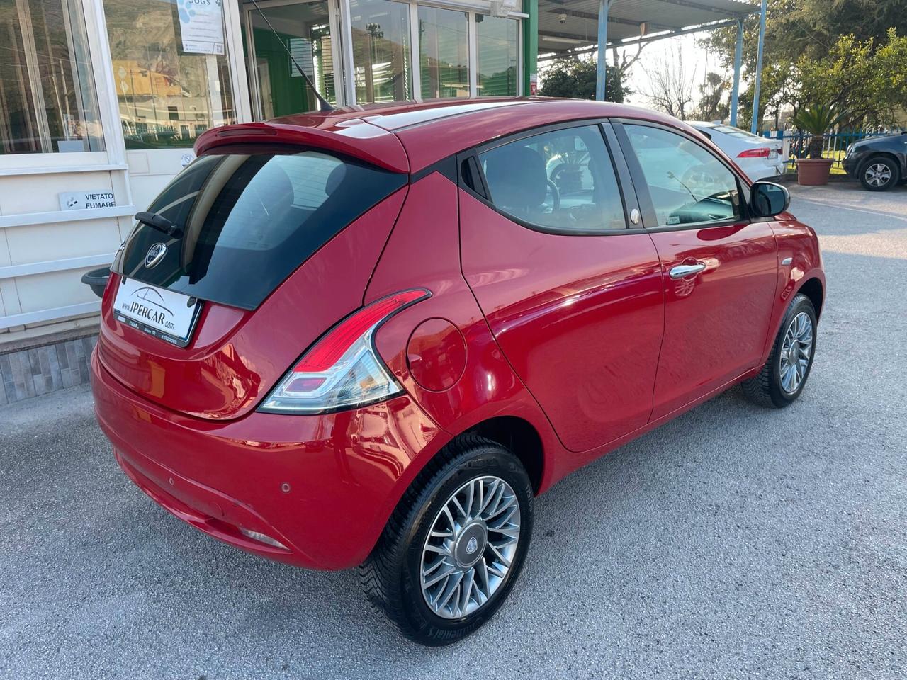 Lancia Ypsilon 0.9 TwinAir 85 CV 5 porte Metano Ecochic Platinum