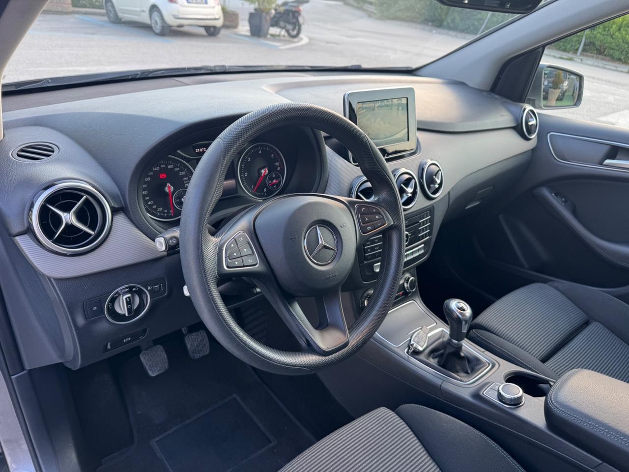 Mercedes-benz B 180 d Sport Retrocamera, Tempomat, Navi