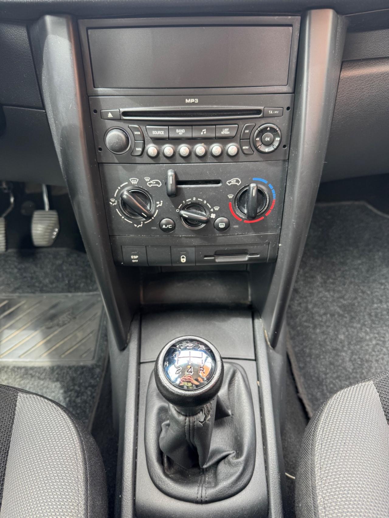 Peugeot 207 1.4 benzina soli 90.000km