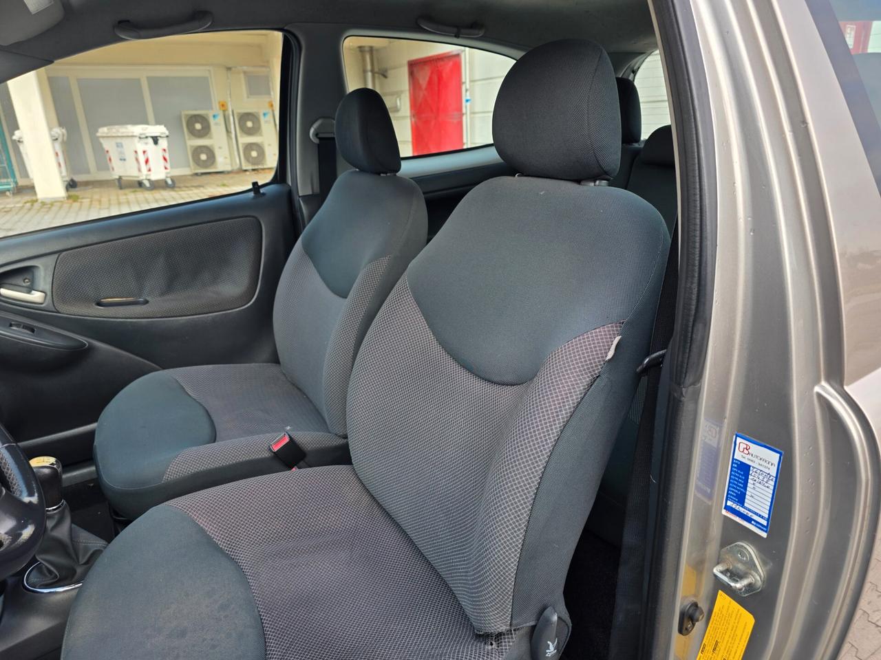 Toyota Yaris 1.0i 16V cat 3 porte Sol