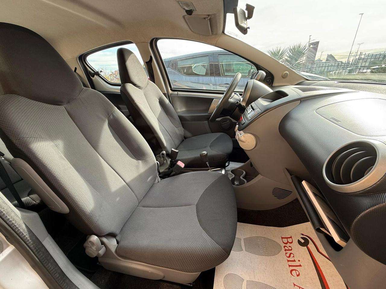 Toyota Aygo 1.0 12V VVT-i 5 porte Sol - AUTOMATICA