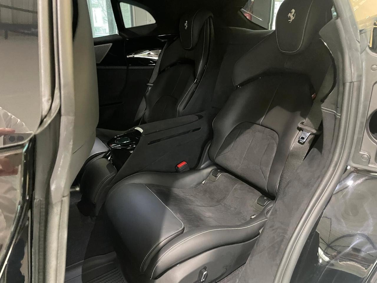 Ferrari Purosangue V12 DCT 4WD*Pano*Black