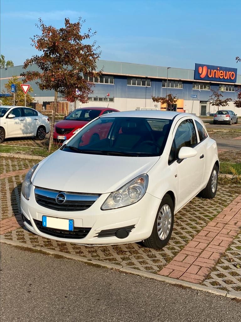 Opel Corsa 2011 photo 2
