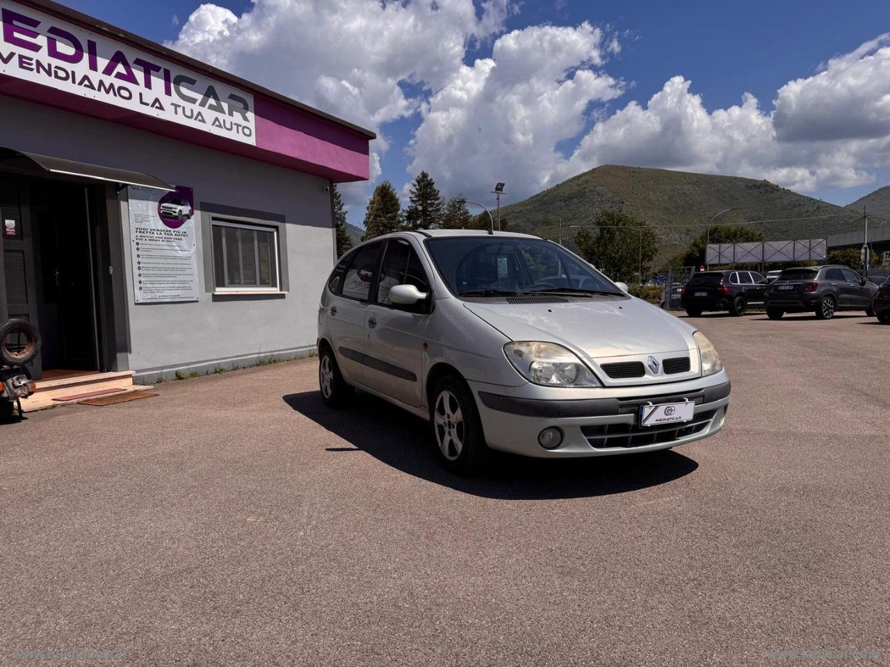 RENAULT Mégane Scénic 1.4 16V RXE