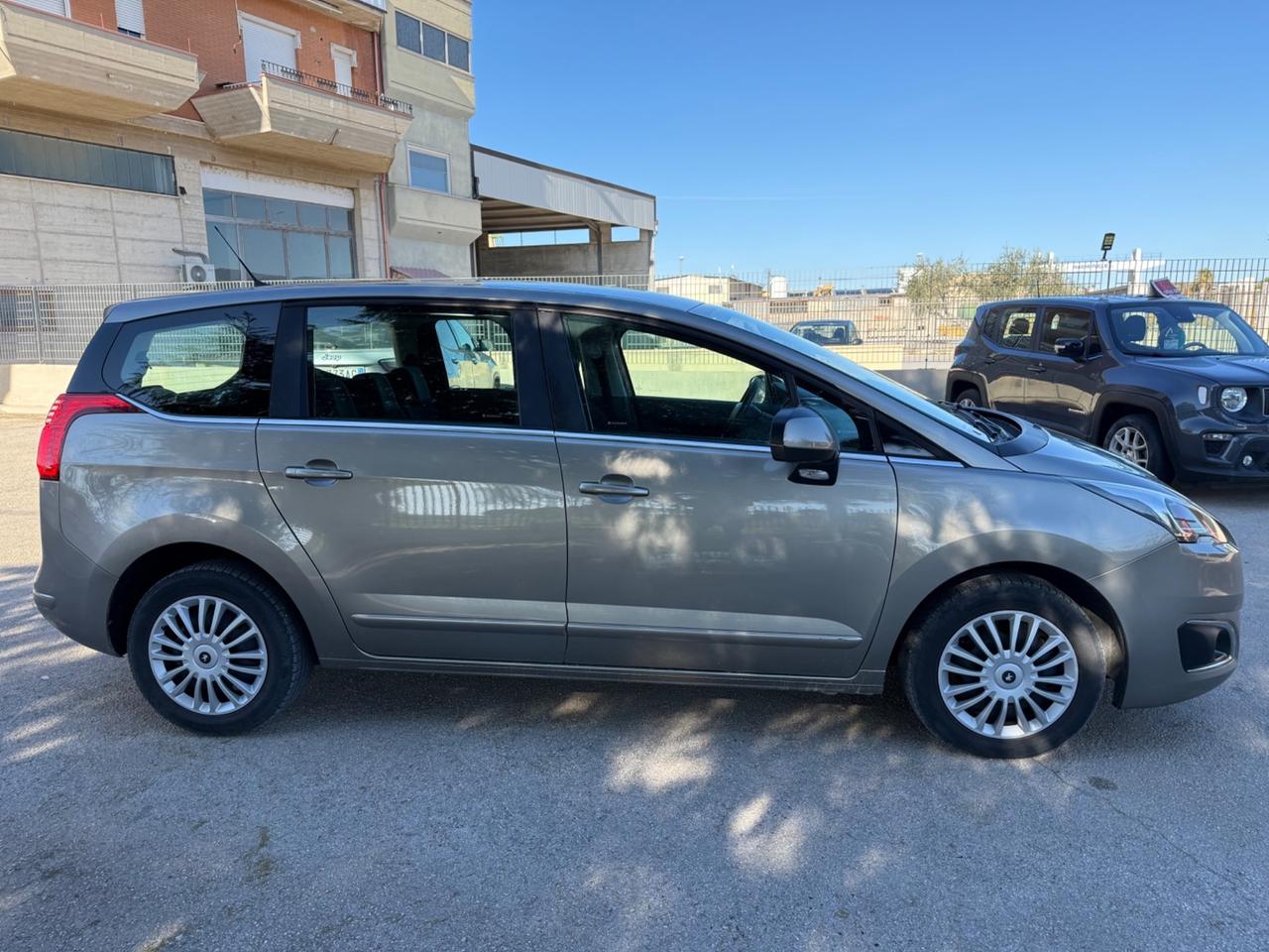 Peugeot 5008 1.6 HDi 115CV Allure