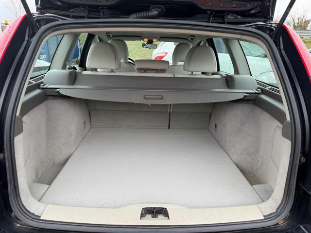 VOLVO V50 D2 R-design