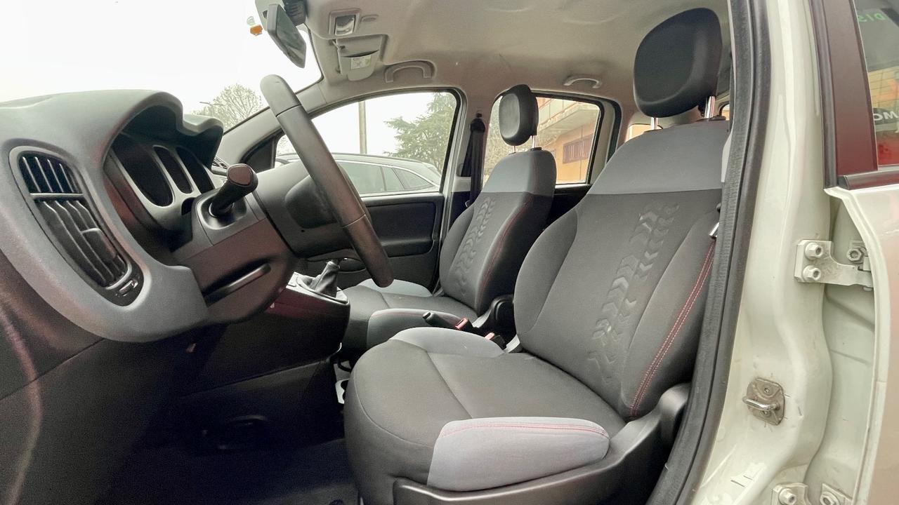 FIAT PANDA 1.2 LOUNGE 69CV 5 POSTI - NEOPATENTATI