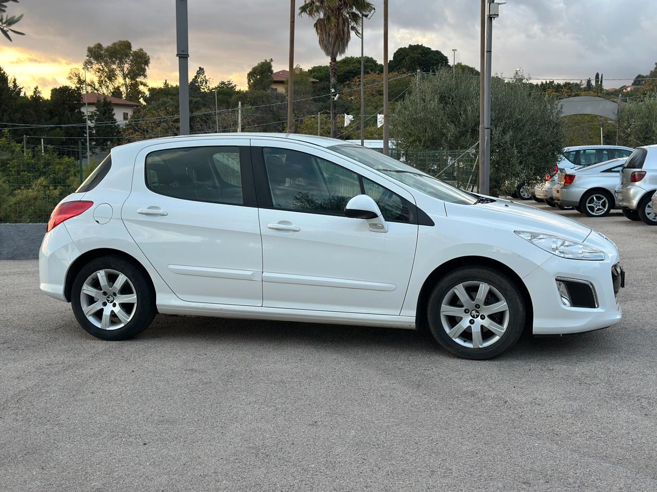Peugeot 308 1.6 8V e-HDi 115CV Stop&Start 5p. Access
