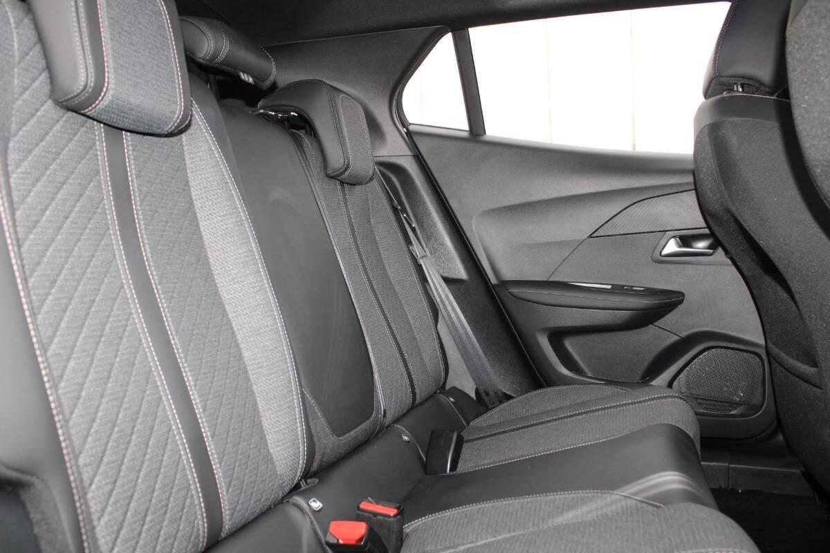 Peugeot 2008 1.2 puretech Allure 130cv AUTO + TELECAMERA A 360°
