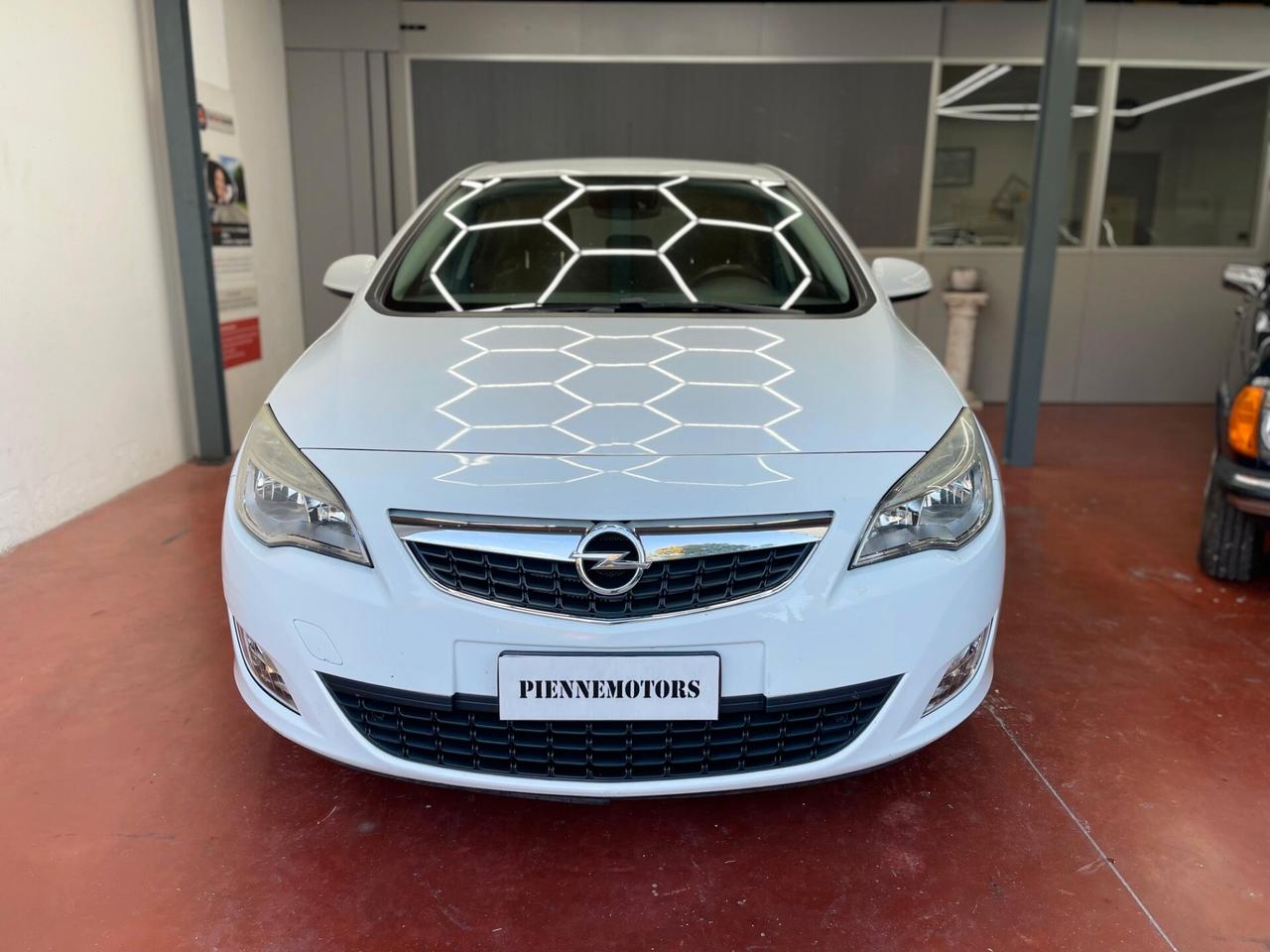 Opel Astra 1.4 Turbo 140CV GPL
