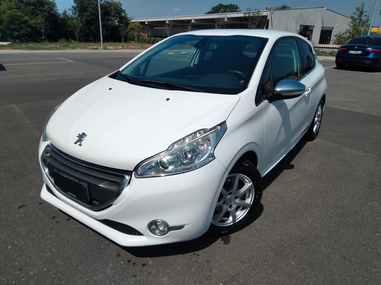 Peugeot 208 1.6 e-HDi 115 CV Stop&Start 3 porte Allure 6marce