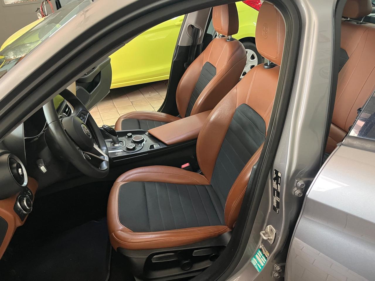 Alfa Romeo Giulia 2.2 180 CV AT8 Business Sport Launch Ed.