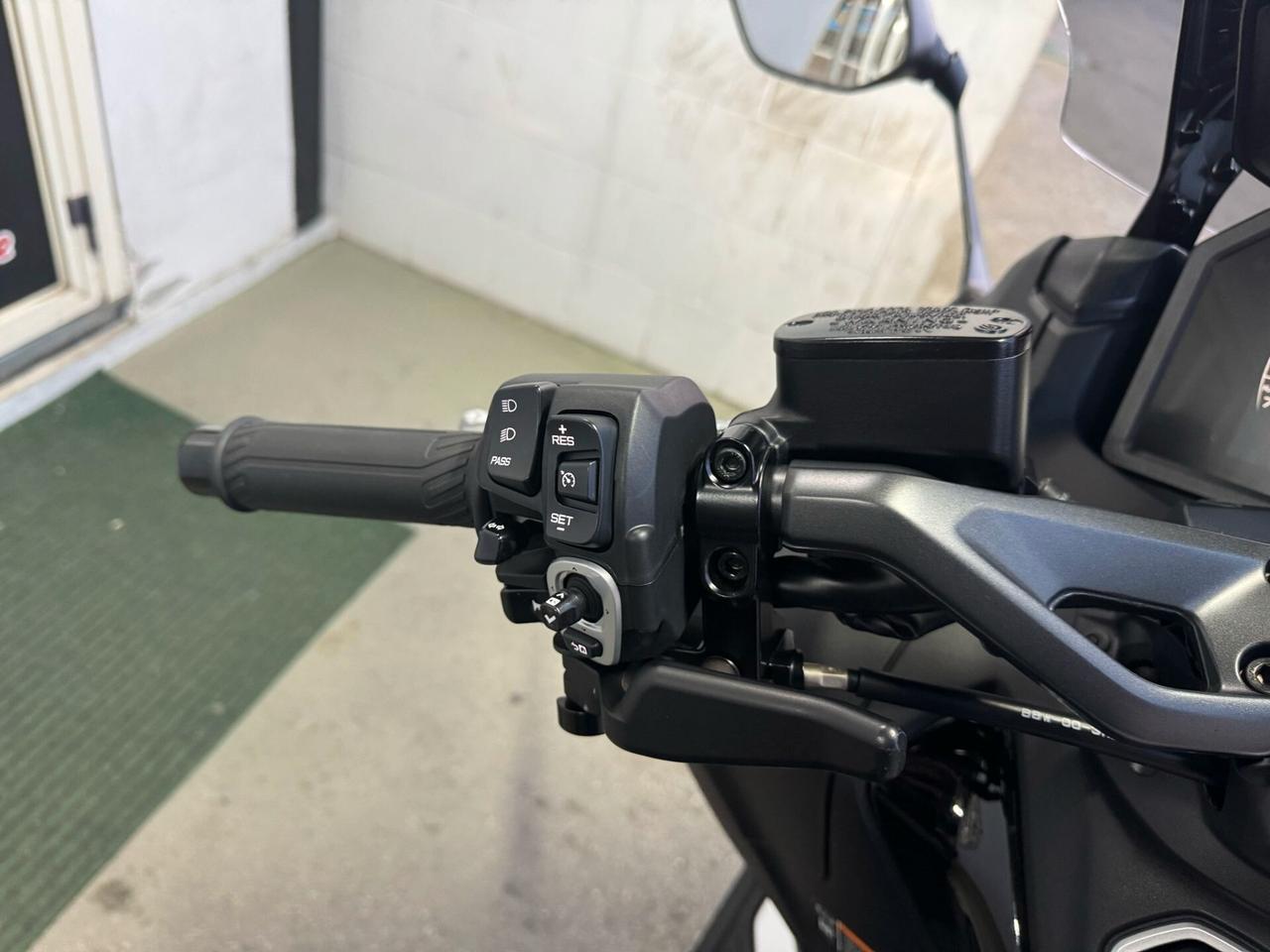 YAMAHA T-MAX 560 TECH MAX DARK MAGMA 2024