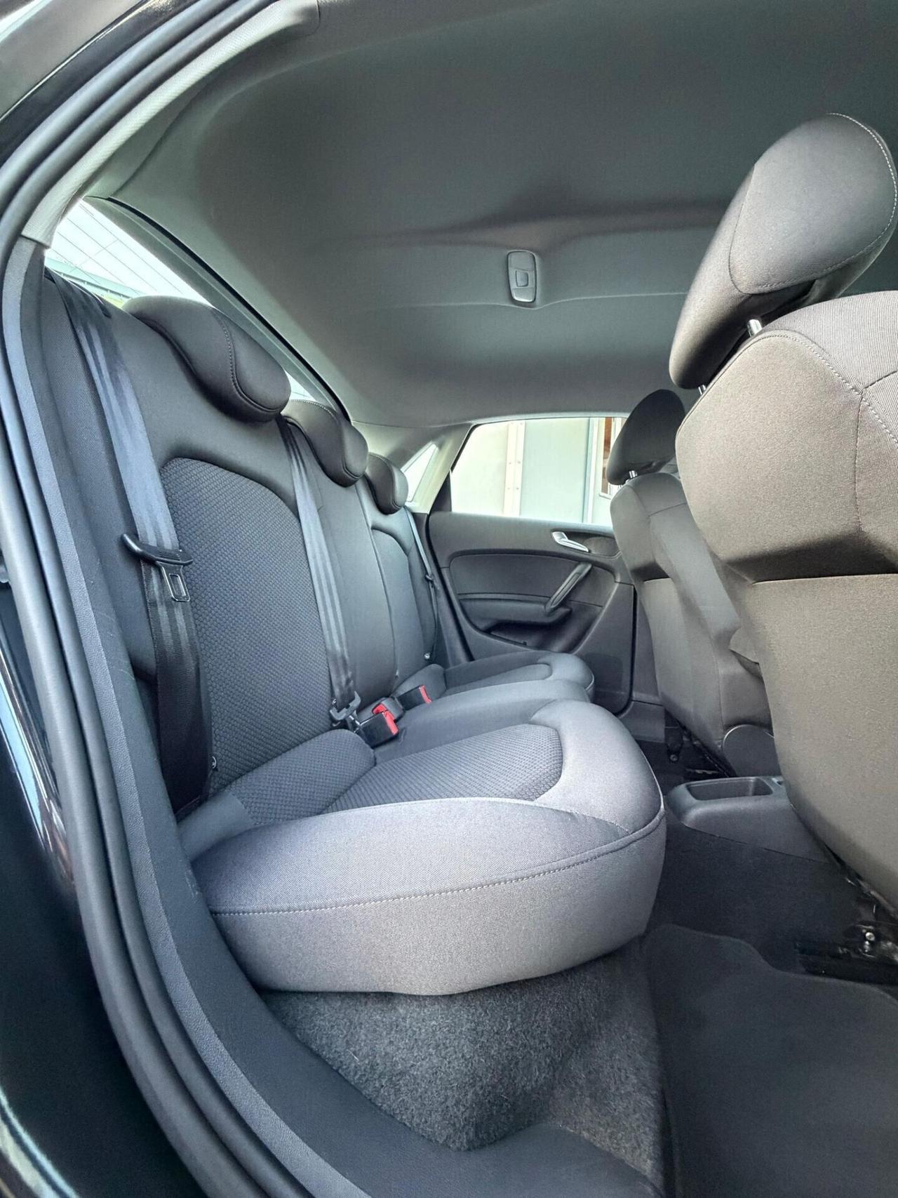 Audi A1 1.6 TDI 90CV S-LINE CAMBIO AUTOMATICO