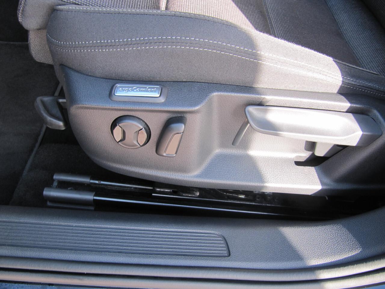 Volkswagen Passat Variant 1.6 TDI SCR DSG Business BMT - automatico