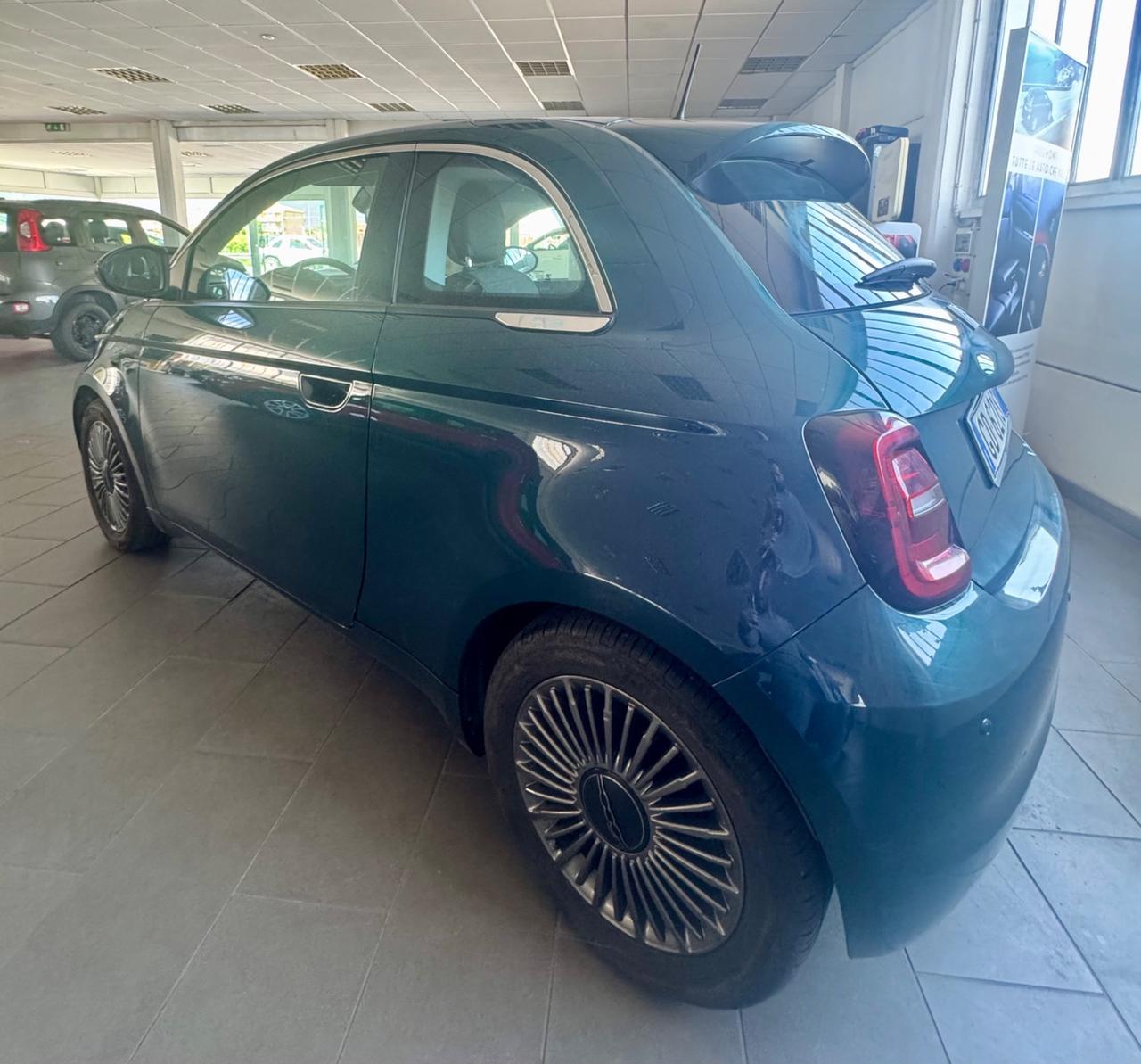 Fiat 500 500e Berlina 42 kWh La Prima