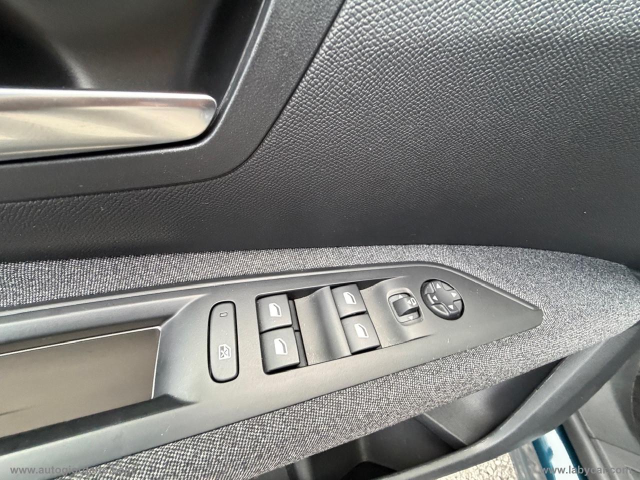 PEUGEOT 3008 Hybrid 136 e-DCS6 Allure