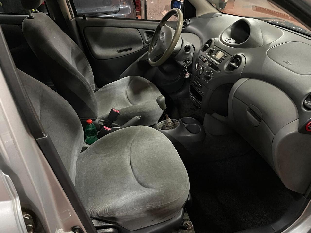 Toyota Yaris 1.0i 16V cat 5 porte