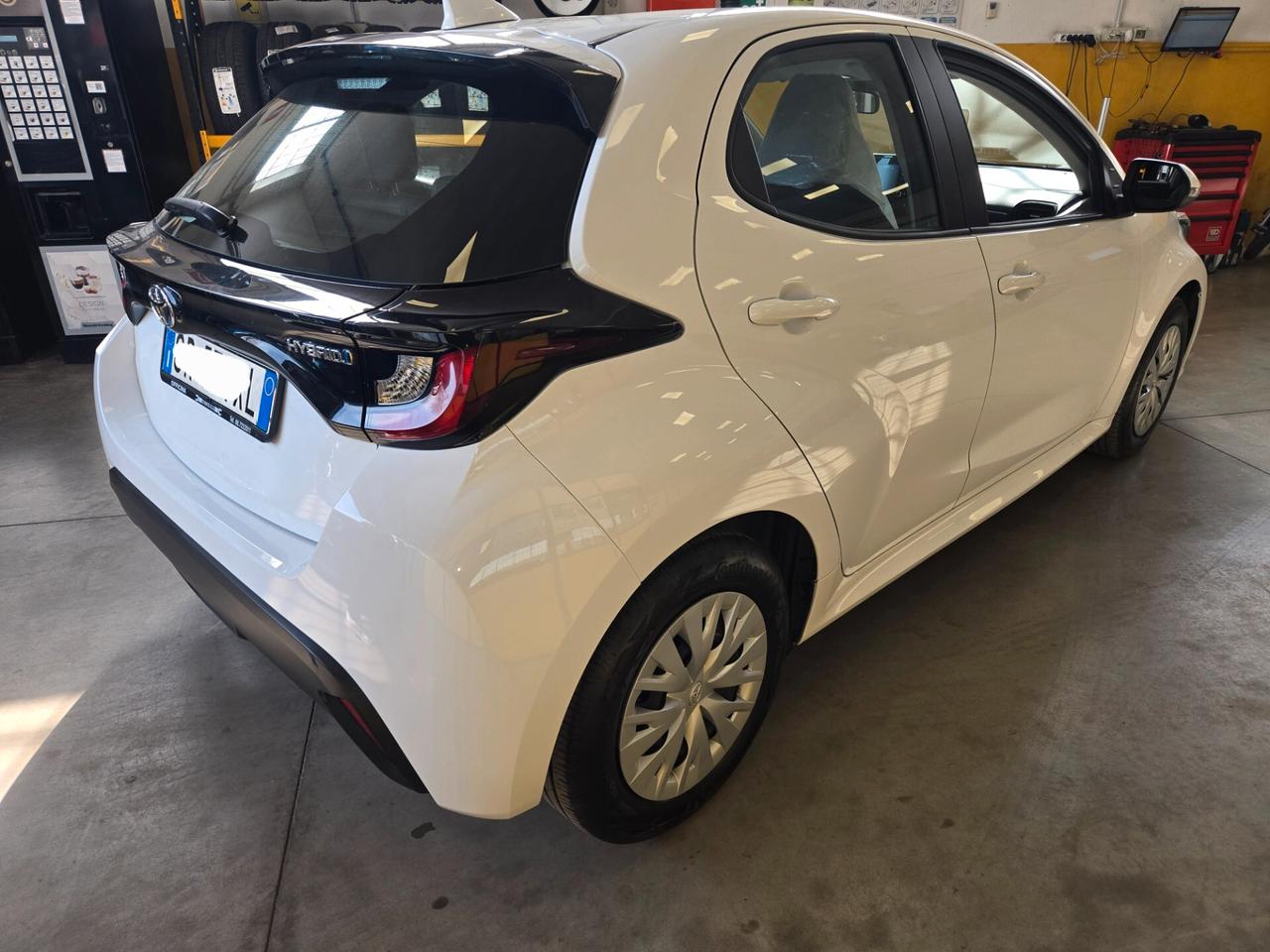 Toyota Yaris 1.5 Hybrid IVA ESPOSTA