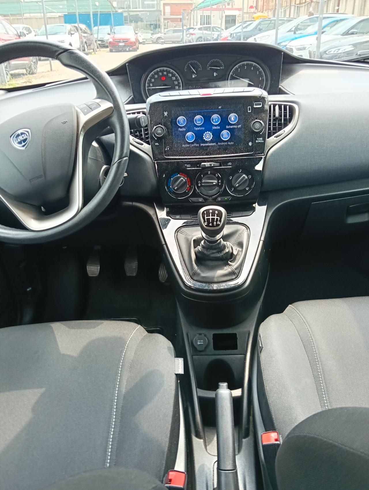 Lancia Ypsilon 1.0 ibrid