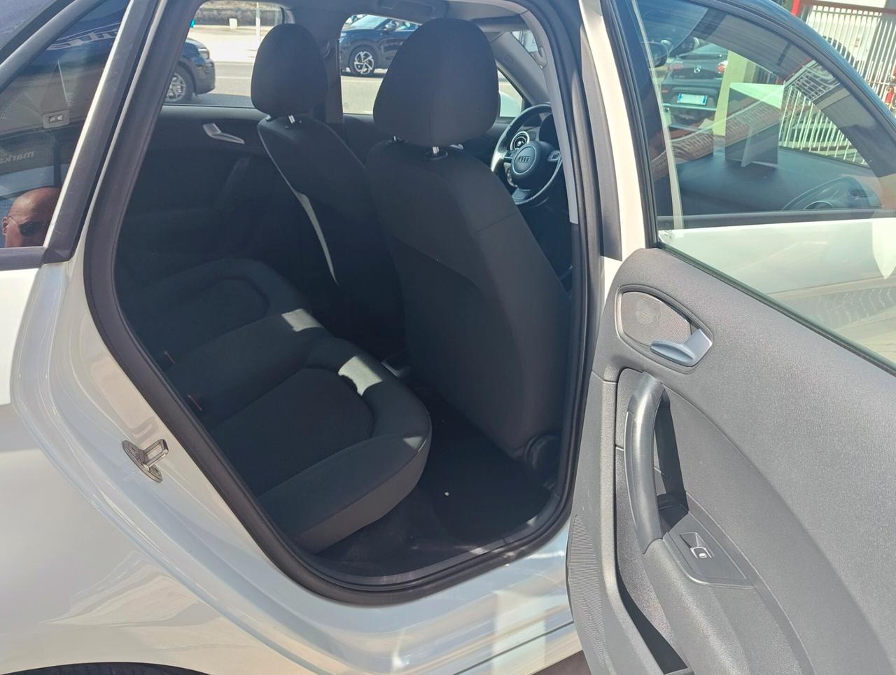 AUDI A1 1.4 TDI 90 CV S-TRONIC S-LINE
