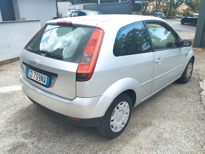 Ford Fiesta 1.2 16V 3p. Ambiente