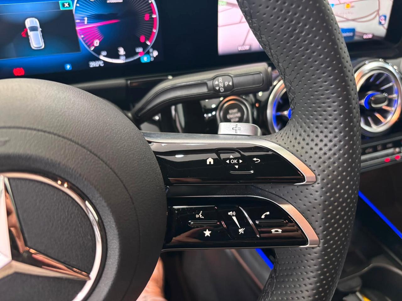 MERCEDES-BENZ GLA 200D PREMIUM AMG NIGH-LED