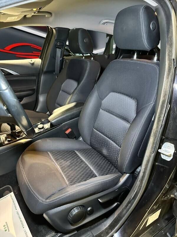 Infiniti Q30 1.5 diesel Premium Tech GALLERY WHITE