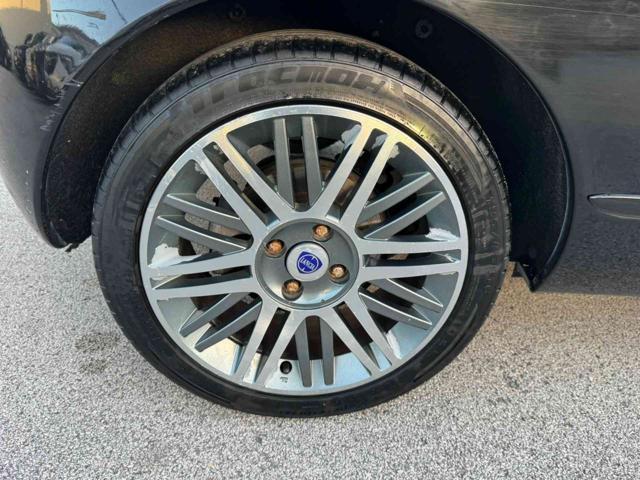 LANCIA Ypsilon 1.3 MJT 90 CV MomoDesign