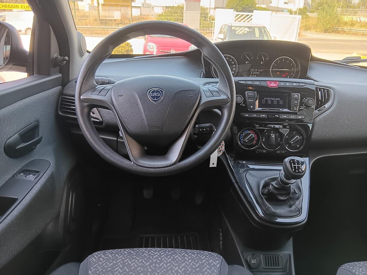 Lancia Ypsilon Hybrid Silver 1.0 (70 cv)
