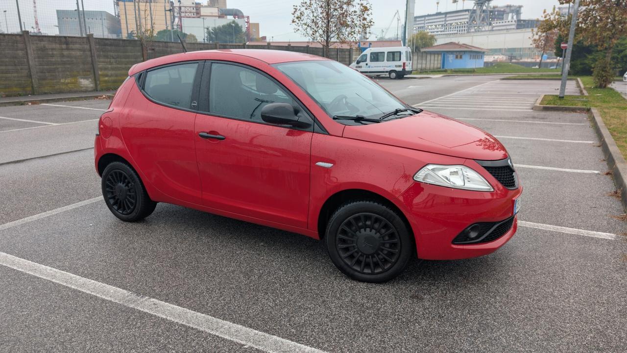 Lancia Ypsilon 1.0 FireFly 5 porte S&S Hybrid Ecochic Gold