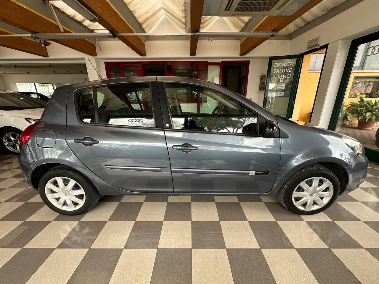 Renault Clio 1.2 75Cv Neopatentati