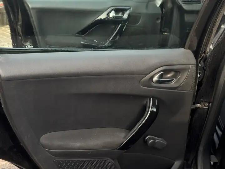 Peugeot 208 PureTech 82 5 porte Allure