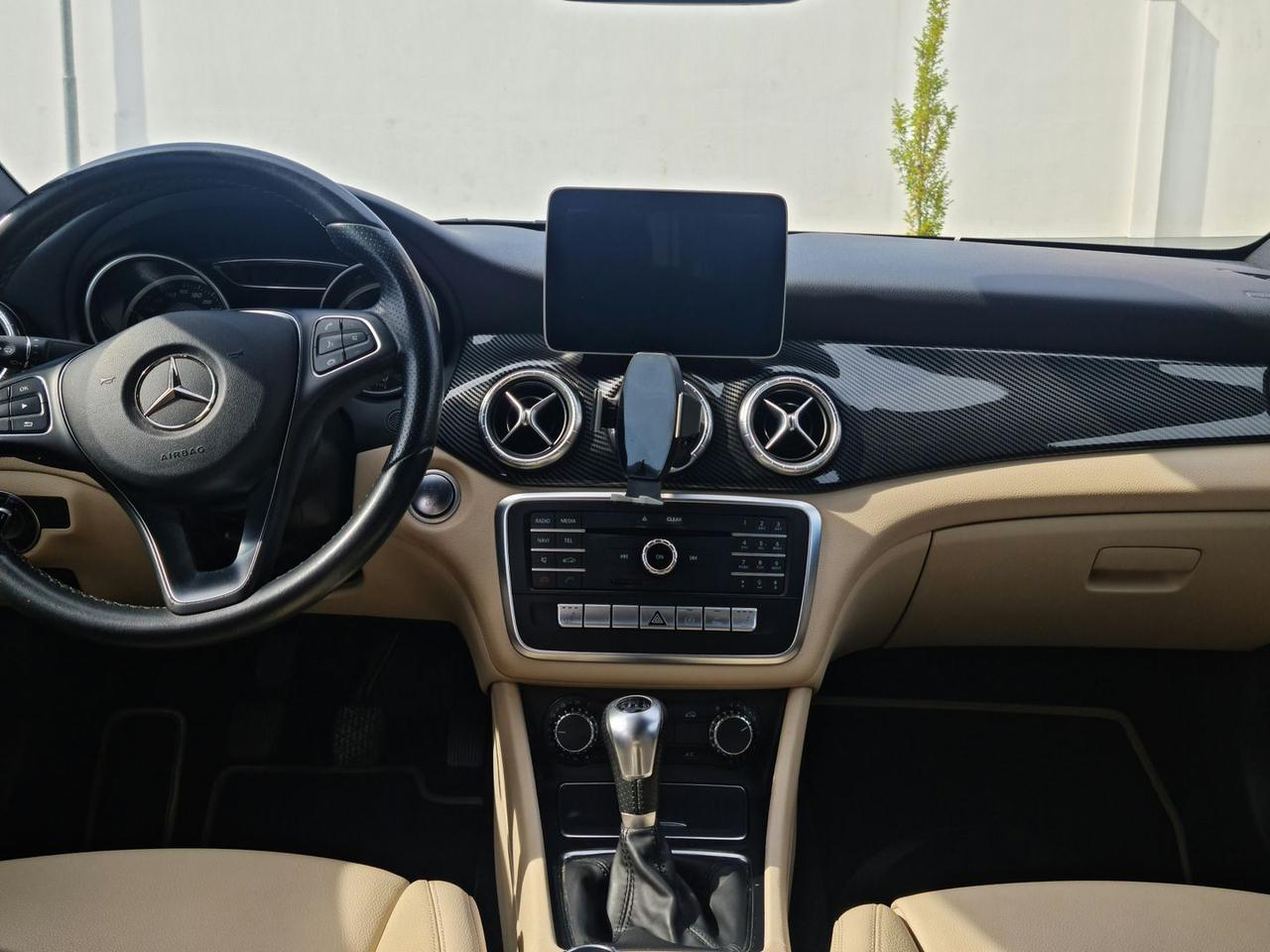 Mercedes-Benz CLA 180 BLUE EFICENCY PREMIUM #6083