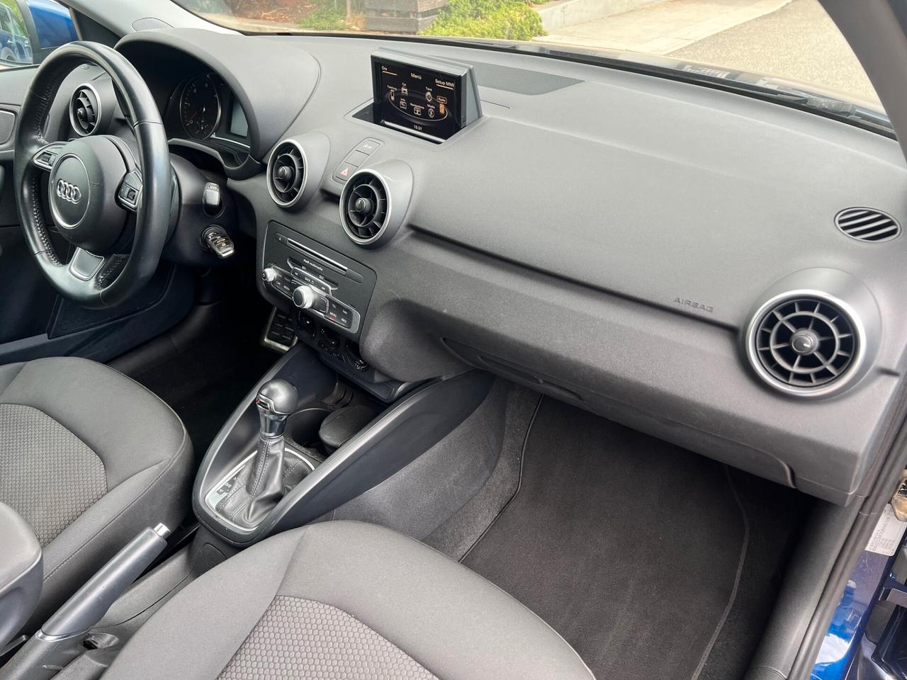 Audi A1 SPB Sportback 1.6 tdi 115cv s-tronic LED/PDC/16;