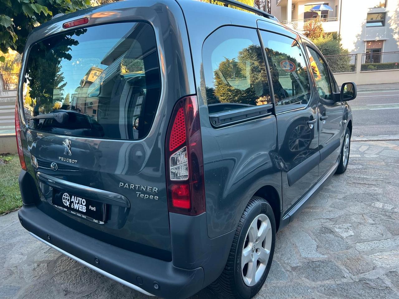 PEUGEOT PARTNER TEPEE 1.6 HDi 92cv OUTDOOR NEOPAT