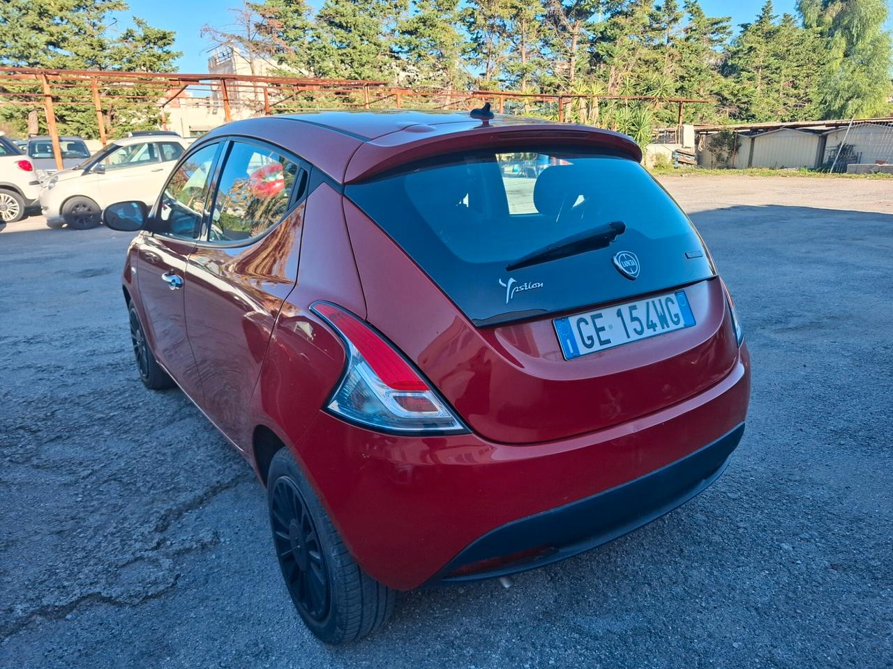 Lancia Ypsilon 1.0 FireFly 5 porte S&S Hybrid Ecochic Silver